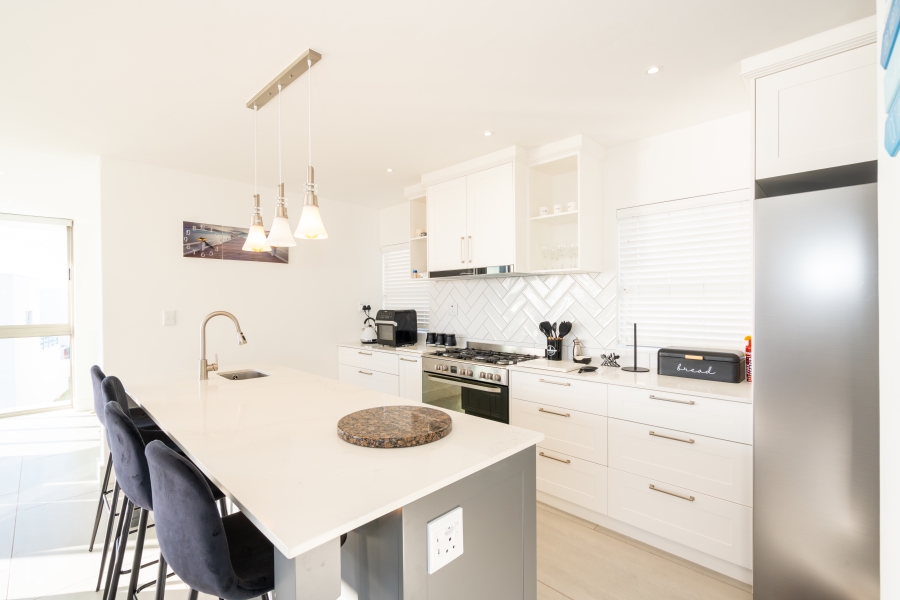 5 Bedroom Property for Sale in Paradise Beach Western Cape